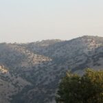 Fig. 2. Umm Qeis/Gadara and its hinterland. View to the south from 'Arqub Rumi to the hilltop sanctuary on al-Qabu (C. Bührig).