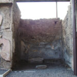 Fig. 6. Casa dei Dioscuri (VI.9.6), Pompeii, ala with masonry base.