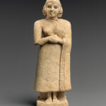 Fig. 4. Standing female worshiper, Sumerian, ca. 2600–2500 BCE, Nippur, ht. 25.2 cm. New York, Metropolitan Museum of Art 62.70.2, acq. 1962, Rogers Fund (courtesy Metropolitan Museum of Art).