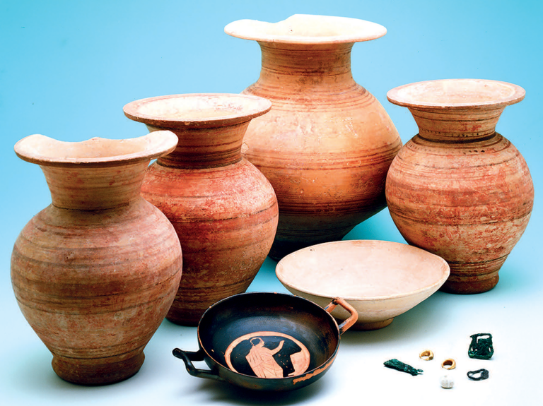 Grave goods from Tomb 11/145 of Castellones de Céal. Museo de Jaén DJ/DA03407, 03408, 03409, 03428, 03411, 03415, 03417, 03418, 03419, 03416, 03420; excav. 1991; all acq. 1991 (© Instituto de Arqueología Ibérica, Universidad de Jaén; CC BY-NC; www.europeana.eu/item/2020738/3DICONS_8658).