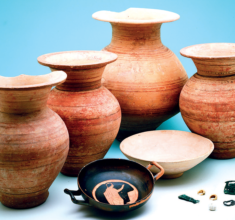 Grave goods from Tomb 11/145 of Castellones de Céal. Museo de Jaén DJ/DA03407, 03408, 03409, 03428, 03411, 03415, 03417, 03418, 03419, 03416, 03420; excav. 1991; all acq. 1991 (© Instituto de Arqueología Ibérica, Universidad de Jaén; CC BY-NC; www.europeana.eu/item/2020738/3DICONS_8658).